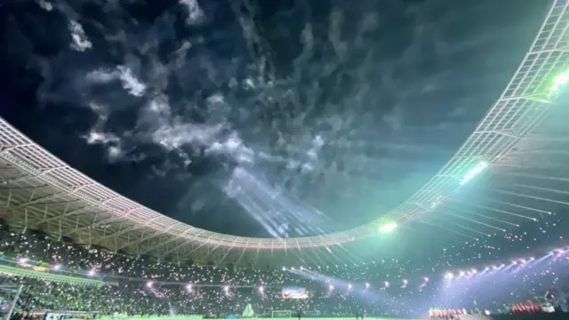 من حفل الافتتاح قبل انطلاق المباراة الأولى لكأس الخليج 25 بين العراق وسلطنة عمان على ملعب البصرة الدولي في البصرة ، العراق في 6 يناير/كانون الثاني 2023