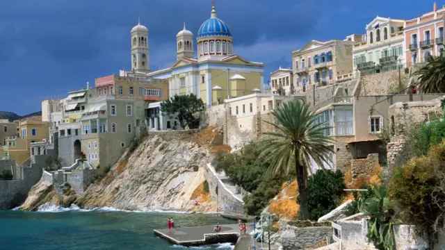 جزيرة سيروس اليونانية