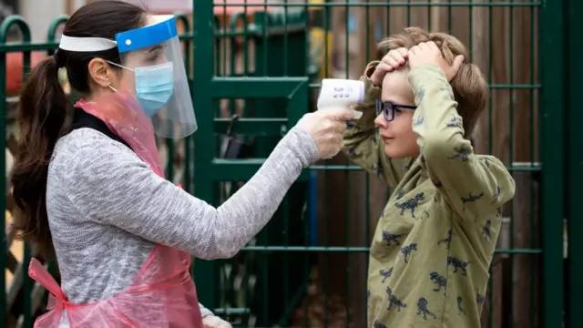 По словам психолога, возвращения к старой жизни уже не будет