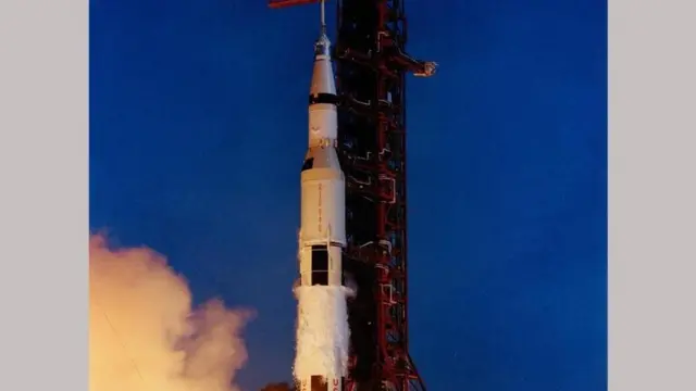 चंद्रमा पर इंसान