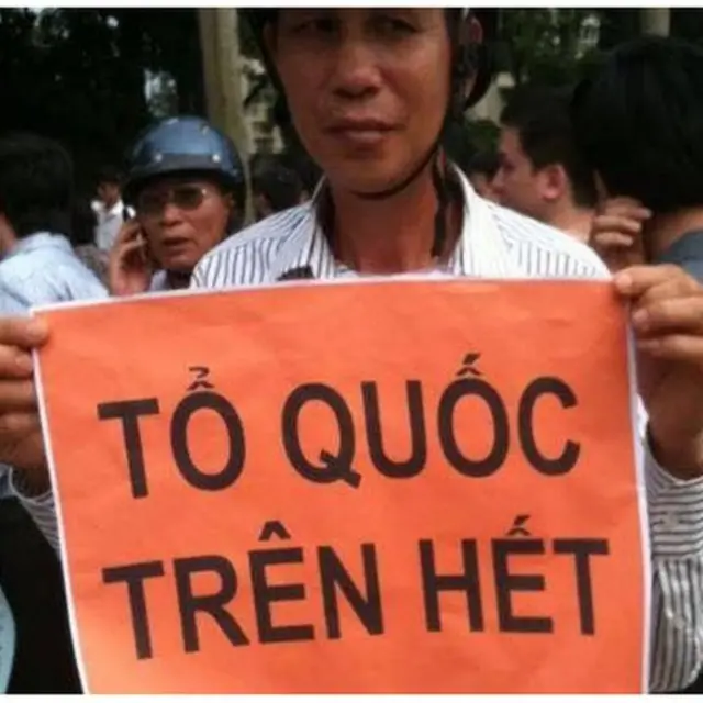Ông Túc từng tham gia khiếu kiện đất đai, chăng biểu ngữ đòi giữ vẹn toàn biển đảo và đa nguyên chính trị. Ông cũng viết nhiều bài được cho là 'chống đối'