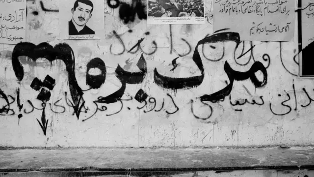 شعار نویسی بر دیوار