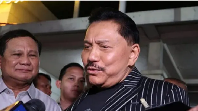 Mantan Kepala BIN Hendropriyono sesuai melakukan pertemuan dengan Prabowo Subianto, di kediamannya di Jakarta, Kamis (05/09).