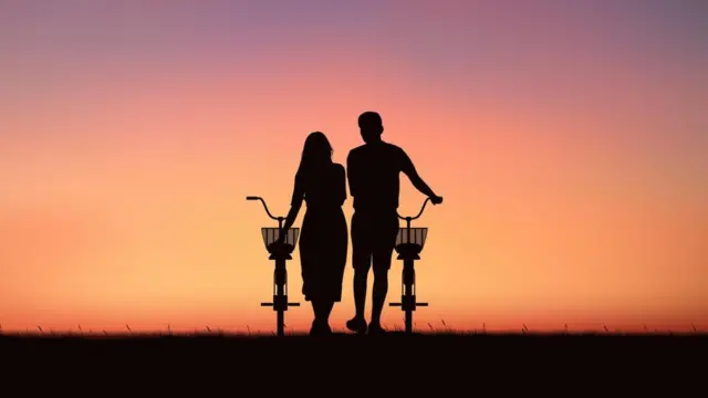 Pareja en el atardecer