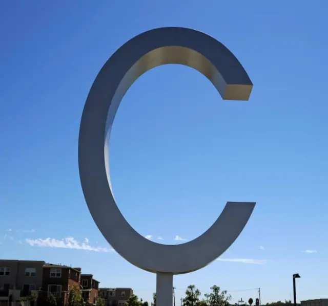 İsland dilində belə bir hərf yoxdur.