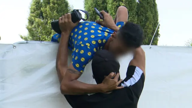 Ваил с братом