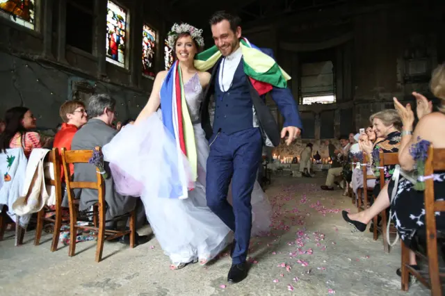 Џејд и Чарли Шо на будистичком венчању