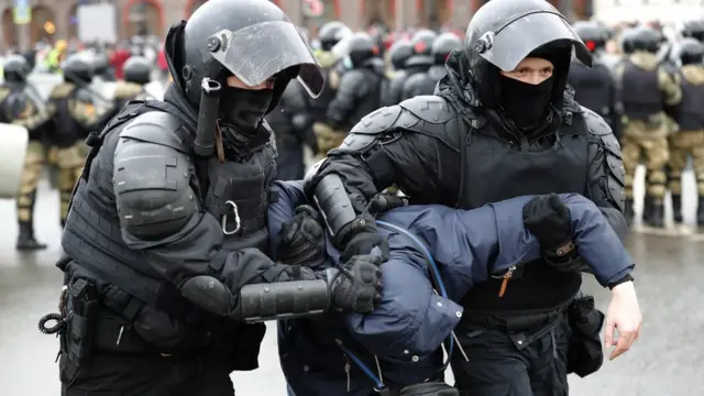 акция протеста в москве 31 января, задержание протестующего