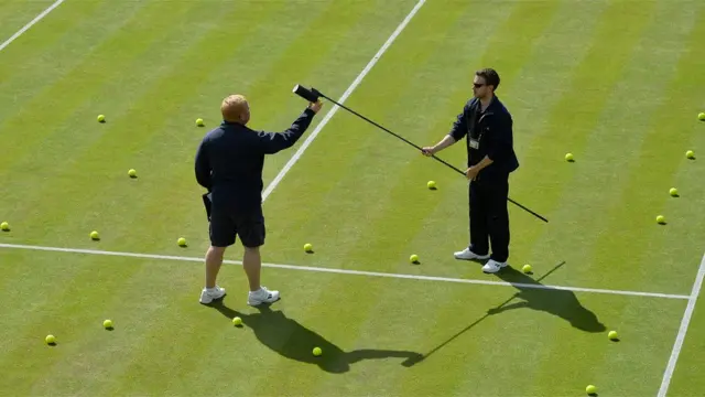 Вот так команда hawk-eye производит калибровку системы перед началом турнира