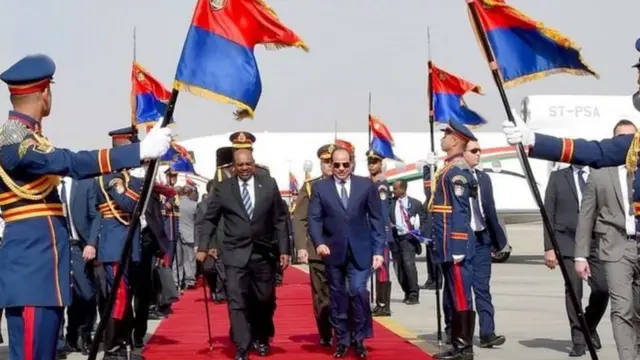 La visite en Égypte d'Omar el-Béchir a lieu dans un contexte marqué par de grandes manifestations au Soudan.