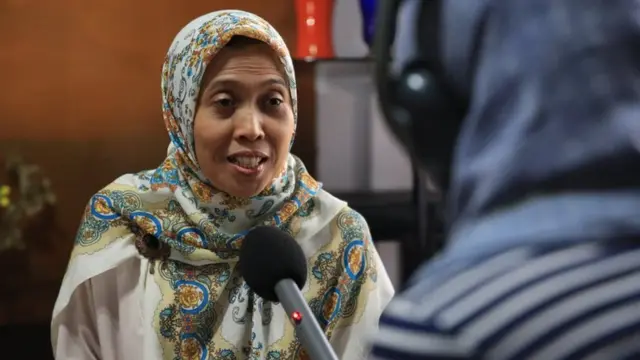 pemimpin Pesantren Kebon Ja mbu Babakan Ciwaringin Cirebon, Nyai Hajjah Masriyah Amva