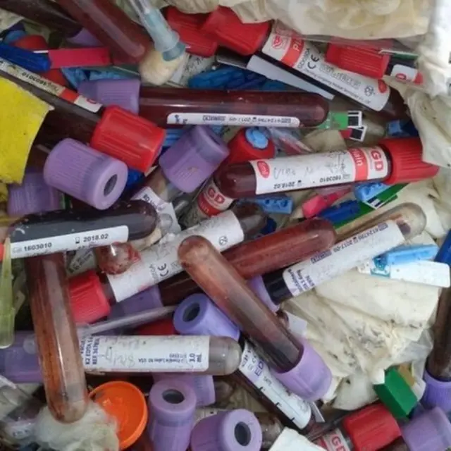 Contoh sampah medis yang dibuang sembarangan