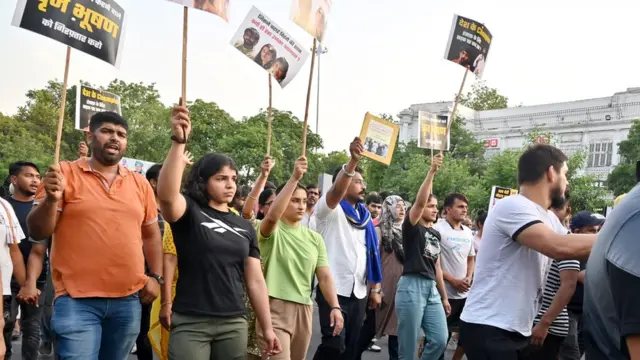 पहलवानों ने निकाला मार्च