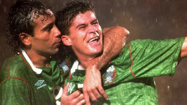 Ramón Ramírez y Hugo Sánchez celebran