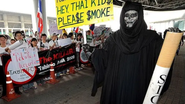 นักรณรงค์คัดค้านบริษัทบุหรี่