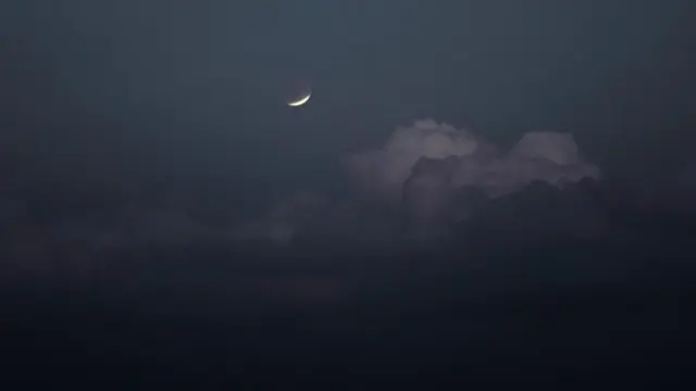 Eclipse parcial de Luna desde el mirador de Sijiaoku de la ciudad de Nueva Taipéi el 19 de noviembre de 2021.