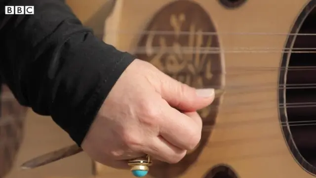 لا تكاد تُسمع أصوات النساء إلا همسا بين أصوات الرجال المجلجلة