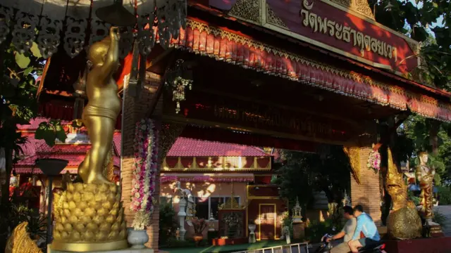 Wat Phra That Doi Wao - Ekapol'ün çalıştığı tapınak