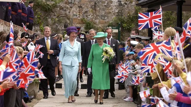 Королева на Гернси в 2001 году