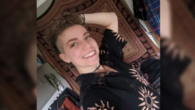 我叫罗茜，今年24岁。