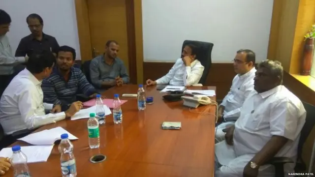 मंत्रालयातल्या मीटिंगदरम्यान