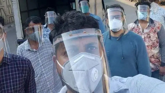 కరోనావైరస్:పదే పదే ముఖం తాకకుండా రక్షణ కల్పించే ఫేస్ షీల్డ్స్