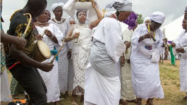 Arugbo, yeye Osun ati awn olujọsin