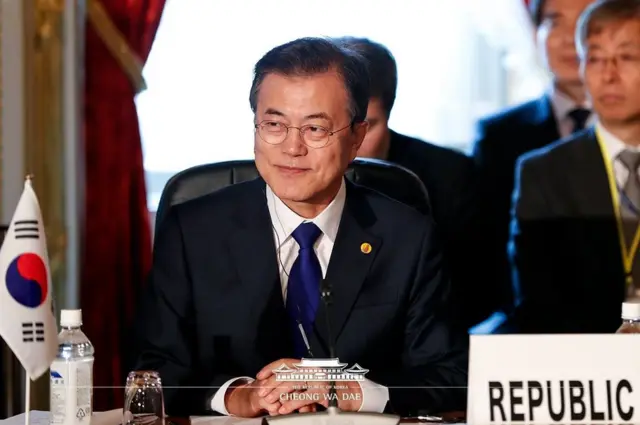 9일 일본 도쿄 영빈관에서 열린 한중일 정상회의에 참석한 한국 문재인 대통령