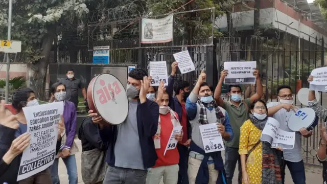 ঐশ্বরিয়া রেড্ডির সমর্থনে দিল্লিতে ছাত্র বিক্ষোভ