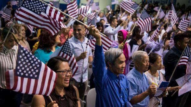 Người Việt vui mừng tại lễ nhập tịch Hoa Kỳ