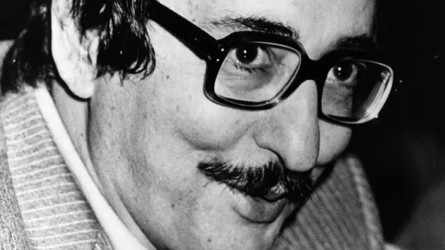 ابوالحسن بنی صدر با فرمول توافق الجزایر به شدت مخالف بود و در جریان مذاکرات نهایی ایران و آمریکا دور زده شد