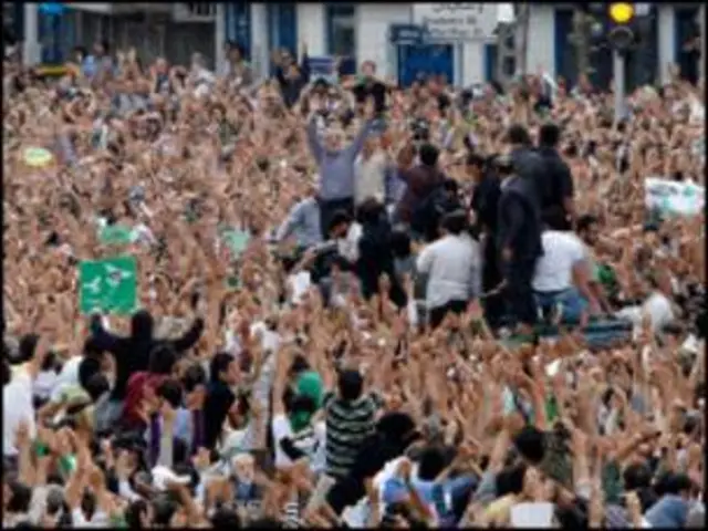 موسوی در جمع معترضان