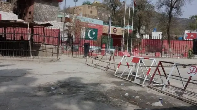 گذرگاه مرزی تورخم برای بیشتر از یک ماه بسته بود