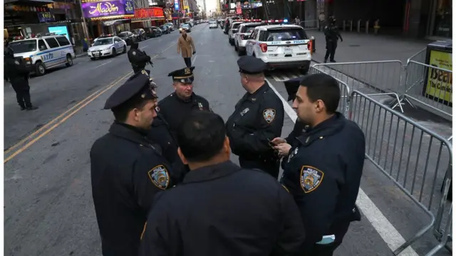 নিউইয়র্কে হামলার পর সতর্কাবস্থায় পুলিশ