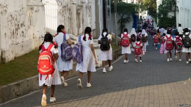 ශ්රී ලංකාවේ පාසල් දැරියෝ