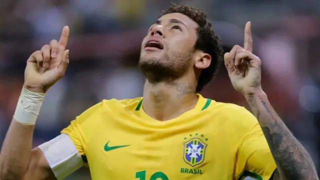 Neymar celebra