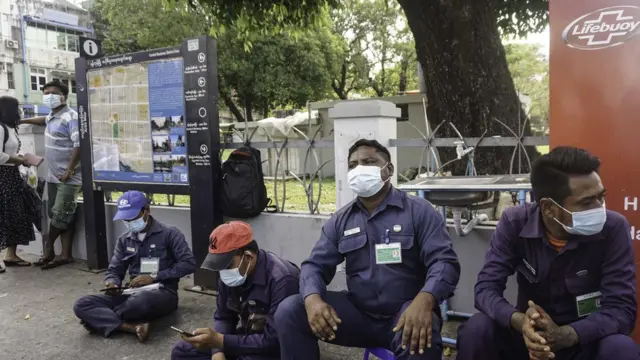နှစ်သစ်ကူးကာလ ရန်ကုန်မှာ ပန်းခြံတွေပိတ်ထား