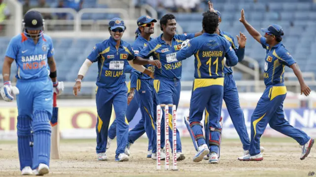 පෙර සූදානම් තරඟවලදී ශ්‍රී ලංකා කණ්ඩායම සුපුරුදු එක්දින ළකුණු අතරට පැමිණෙමින් සිටී.