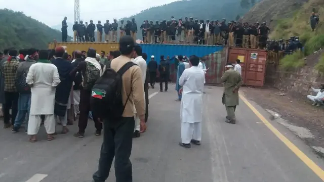 ఆందోళనకారులు