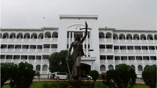 বিশেষজ্ঞরা বলছেন, ক্রিমিনাল কেস বা ফৌজদারি মামলার ক্ষেত্রে দীর্ঘসূত্রিতা বেশি দেখা যায়।