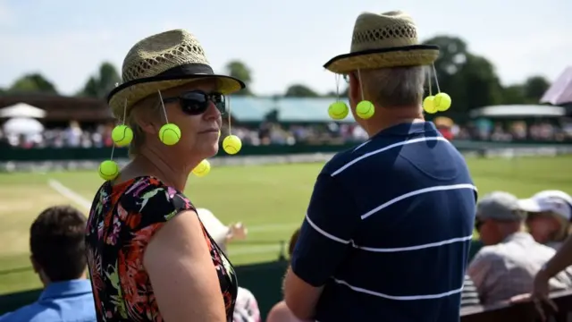 люди с мячиками