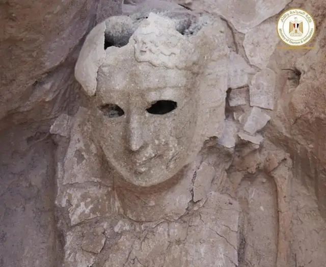 தங்க நாக்குகள் கொண்ட 2,000 ஆண்டுகள் பழமையான மம்மிகள் கண்டெடுப்பு