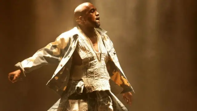 미국 뉴햄프셔 학생들은 가사에 '니그로' 단어가 포함된 칸예 웨스트의 'Gold Digger'을 따라불렀다가 비난받았다