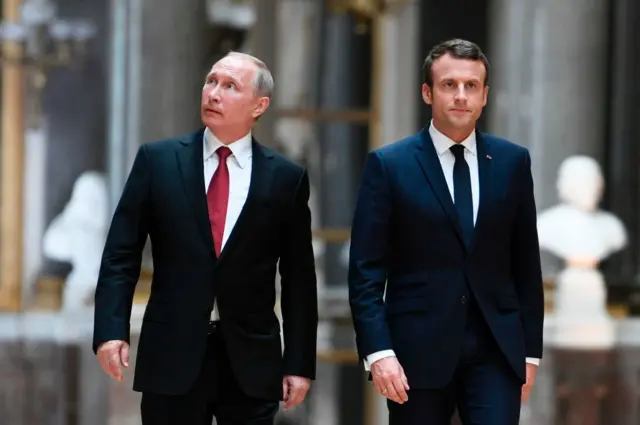 Путін Макрон