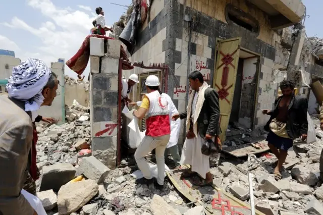 23 Ağustos'ta Yemen'in başkenti Sana'ya düzenlenen bir hava saldırısında en az 35 kişi hayatını kaybetti.