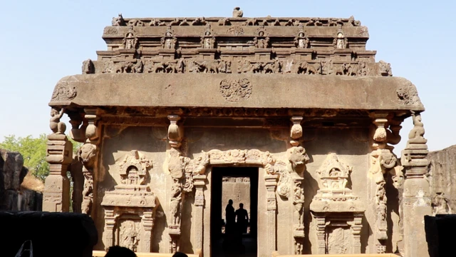 कैलास लेणं