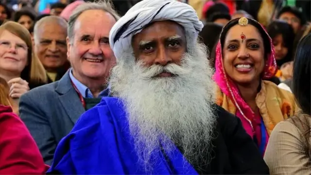 "ભારતમાં આ બધી બાબતોને કારણ વગર વધુ પડતું મહત્વ આપવામાં આવી રહ્યું છે. ગુસ્સે ભરાયેલા લોકો ઘણી વાતો કહી દે છે. તેને રાષ્ટ્રીય ચર્ચાનો મુદ્દો કેમ બનાવવામાં આવે છે. શું કોઈ જરીકેય ડહાપણભરી વાત કહી રહ્યું છે?"