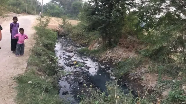 மூடப்படாத கழிவுநீர் வடிகால்