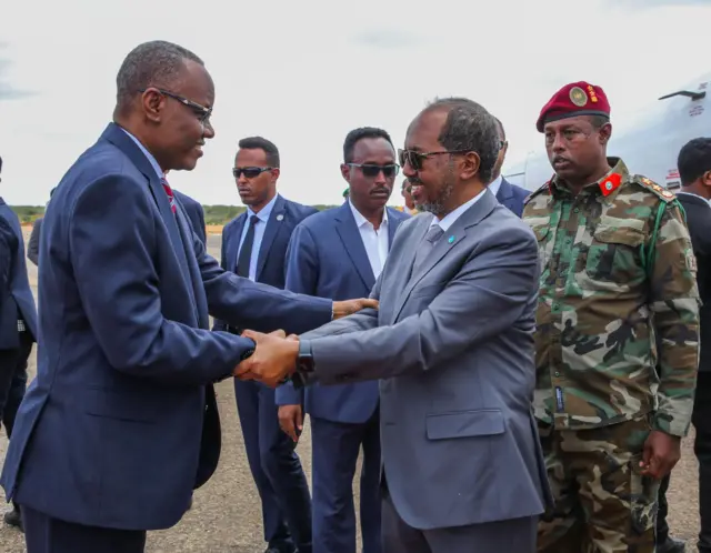 Madaxweyne Xasan Sheekh Maxamuud iyo madaxweyne Cabdicasiis Laftagareen