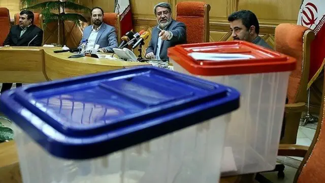 وزیر کشور در رونمایی از صندوق اخذ رای شفاف بعد از تایید شورای نگهبان در سال ۱۳۹۴